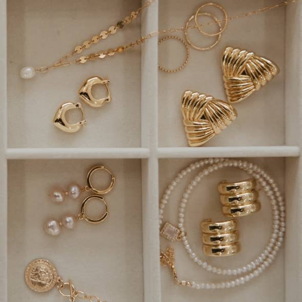 Triangle Knot Studs